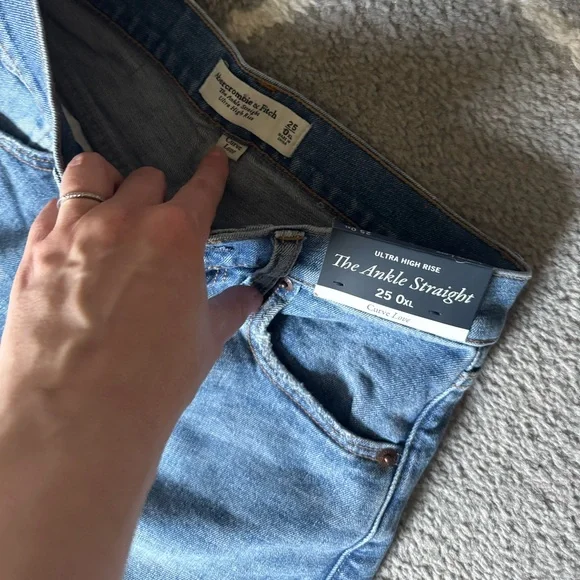 Abercrombie & Fitch Curve Love Ultra High Rise Ankle Straight Jean Size 25 XL - Picture 4 of 9